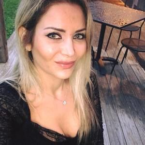 Meet your Posher, Hala